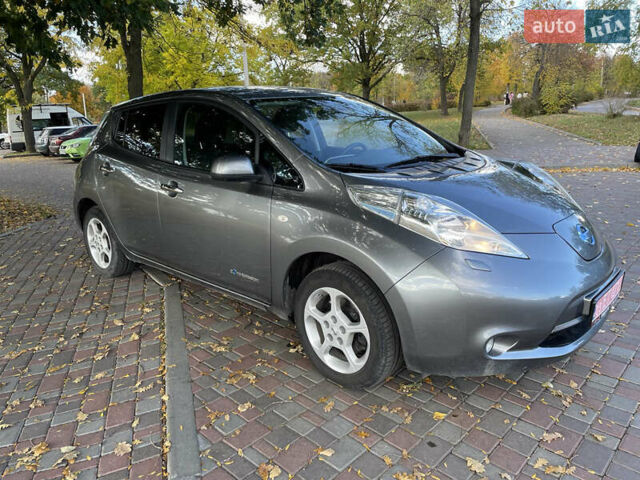 Серый Ниссан Лиф, объемом двигателя 0 л и пробегом 87 тыс. км за 7500 $, фото 2 на Automoto.ua