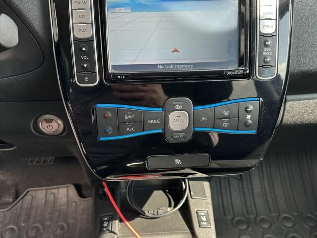 Сірий Ніссан Ліф, об'ємом двигуна 0 л та пробігом 76 тис. км за 8000 $, фото 12 на Automoto.ua