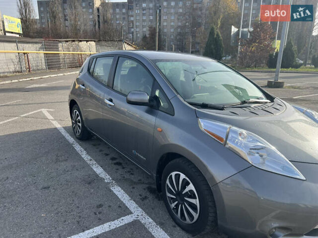 Серый Ниссан Лиф, объемом двигателя 0 л и пробегом 90 тыс. км за 6900 $, фото 3 на Automoto.ua