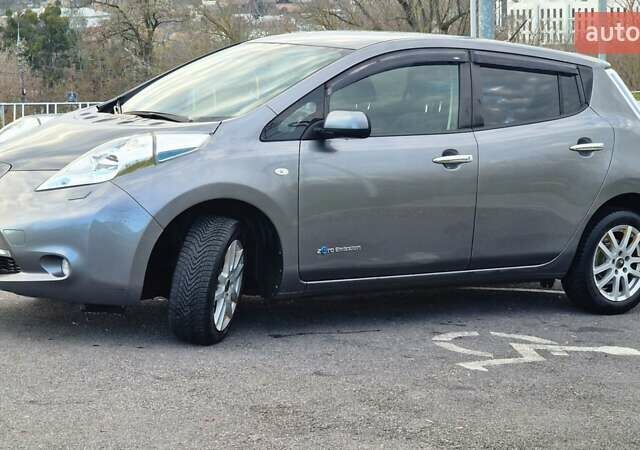 Серый Ниссан Лиф, объемом двигателя 0 л и пробегом 137 тыс. км за 7000 $, фото 7 на Automoto.ua