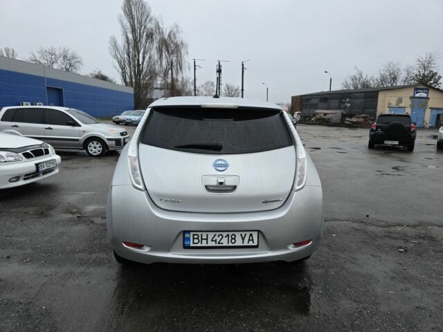 Серый Ниссан Лиф, объемом двигателя 0 л и пробегом 103 тыс. км за 6999 $, фото 5 на Automoto.ua