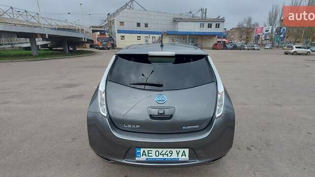 Серый Ниссан Лиф, объемом двигателя 0 л и пробегом 127 тыс. км за 8000 $, фото 27 на Automoto.ua