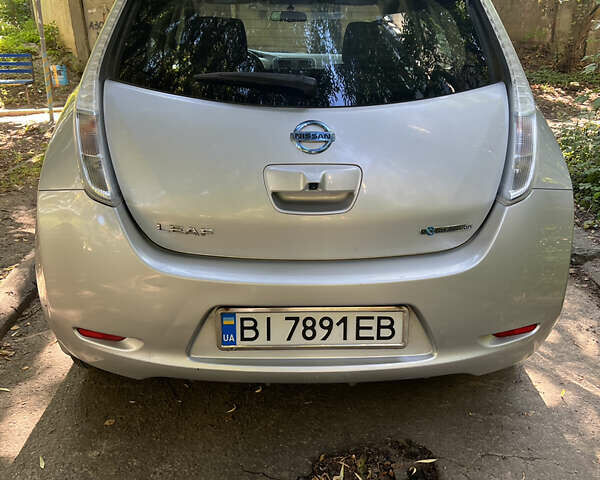 Сірий Ніссан Ліф, об'ємом двигуна 0 л та пробігом 101 тис. км за 6950 $, фото 6 на Automoto.ua