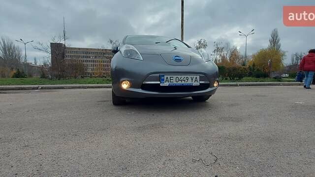 Серый Ниссан Лиф, объемом двигателя 0 л и пробегом 127 тыс. км за 8000 $, фото 23 на Automoto.ua