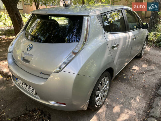 Сірий Ніссан Ліф, об'ємом двигуна 0 л та пробігом 101 тис. км за 6950 $, фото 4 на Automoto.ua