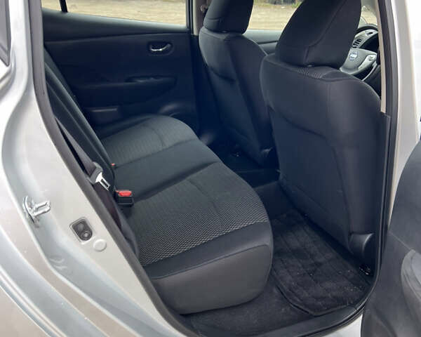 Серый Ниссан Лиф, объемом двигателя 0 л и пробегом 105 тыс. км за 11900 $, фото 14 на Automoto.ua