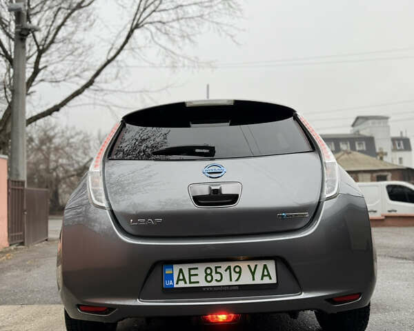 Серый Ниссан Лиф, объемом двигателя 0 л и пробегом 142 тыс. км за 8500 $, фото 9 на Automoto.ua