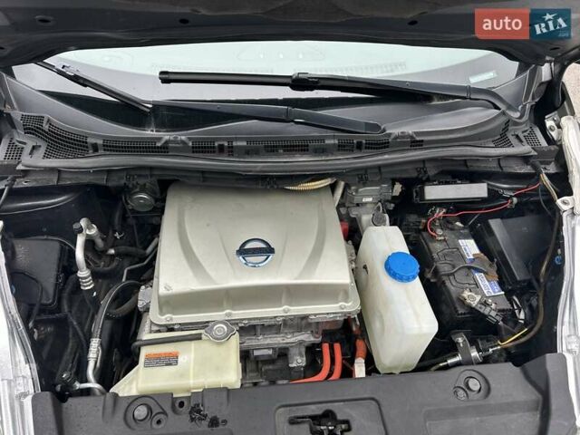 Серый Ниссан Лиф, объемом двигателя 0 л и пробегом 159 тыс. км за 6900 $, фото 3 на Automoto.ua