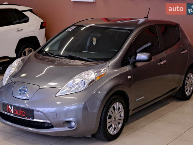 Сірий Ніссан Ліф, об'ємом двигуна 0 л та пробігом 162 тис. км за 7300 $, фото 2 на Automoto.ua