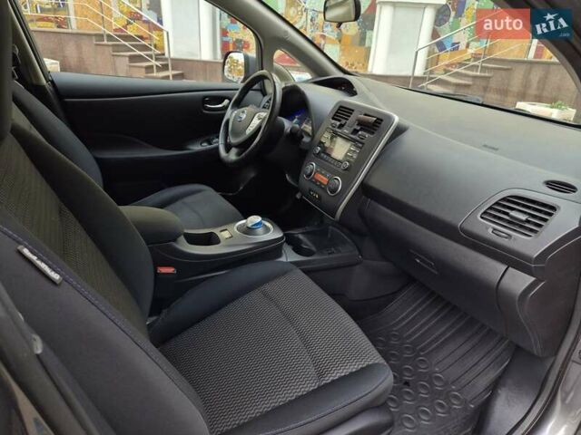 Сірий Ніссан Ліф, об'ємом двигуна 0 л та пробігом 92 тис. км за 7300 $, фото 13 на Automoto.ua