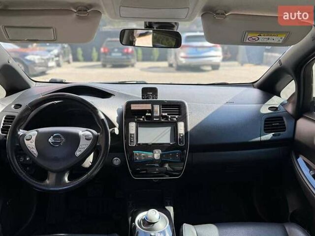 Серый Ниссан Лиф, объемом двигателя 0 л и пробегом 166 тыс. км за 12800 $, фото 12 на Automoto.ua