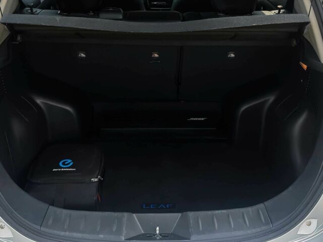 Серый Ниссан Лиф, объемом двигателя 0 л и пробегом 78 тыс. км за 2500 $, фото 6 на Automoto.ua