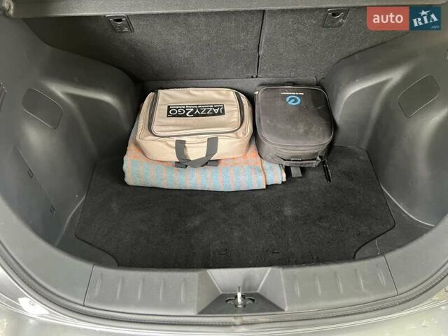 Серый Ниссан Лиф, объемом двигателя 0 л и пробегом 130 тыс. км за 9000 $, фото 18 на Automoto.ua