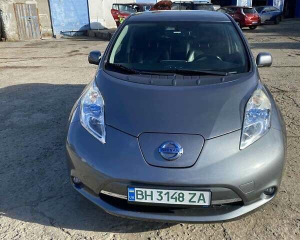 Сірий Ніссан Ліф, об'ємом двигуна 0 л та пробігом 131 тис. км за 7500 $, фото 3 на Automoto.ua