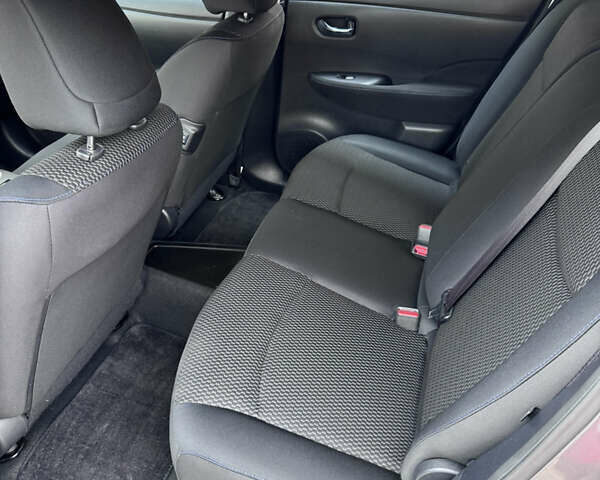 Серый Ниссан Лиф, объемом двигателя 0 л и пробегом 117 тыс. км за 6500 $, фото 14 на Automoto.ua