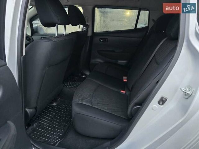 Серый Ниссан Лиф, объемом двигателя 0 л и пробегом 103 тыс. км за 6999 $, фото 10 на Automoto.ua