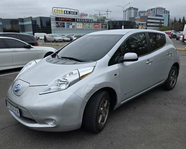 Серый Ниссан Лиф, объемом двигателя 0 л и пробегом 133 тыс. км за 6999 $, фото 12 на Automoto.ua