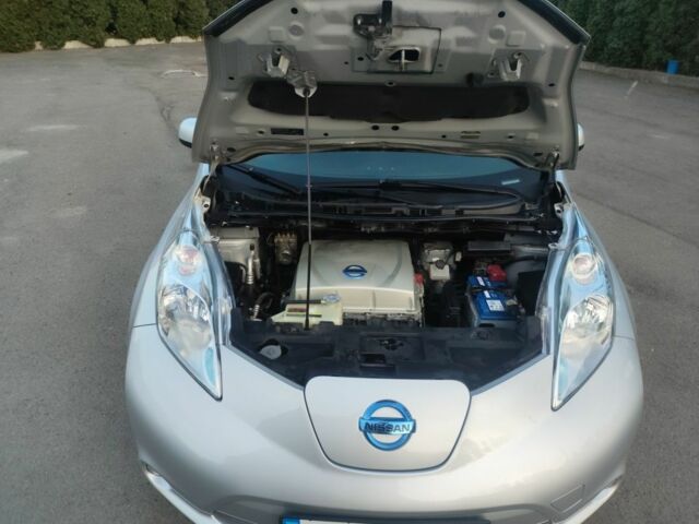 Серый Ниссан Лиф, объемом двигателя 0 л и пробегом 140 тыс. км за 7499 $, фото 8 на Automoto.ua