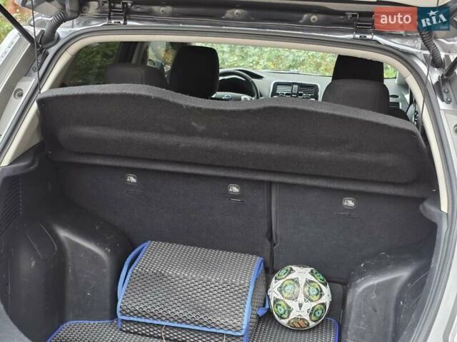 Серый Ниссан Лиф, объемом двигателя 0 л и пробегом 115 тыс. км за 8000 $, фото 14 на Automoto.ua