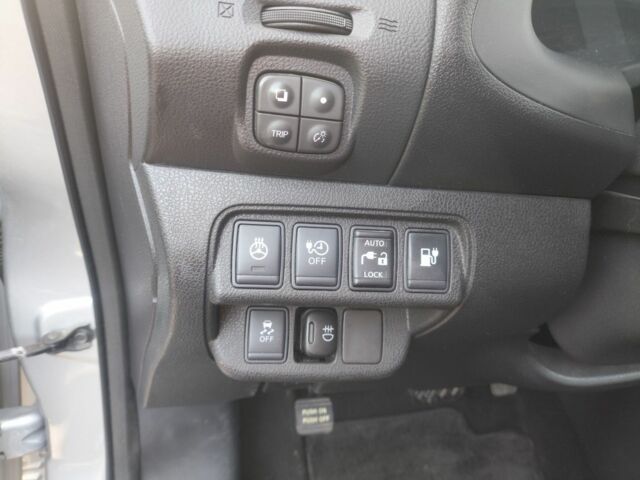 Серый Ниссан Лиф, объемом двигателя 0 л и пробегом 140 тыс. км за 7499 $, фото 14 на Automoto.ua