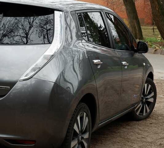 Серый Ниссан Лиф, объемом двигателя 0 л и пробегом 151 тыс. км за 7300 $, фото 9 на Automoto.ua