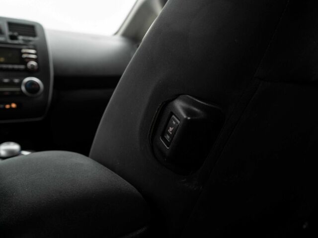 Серый Ниссан Лиф, объемом двигателя 0 л и пробегом 174 тыс. км за 5800 $, фото 21 на Automoto.ua