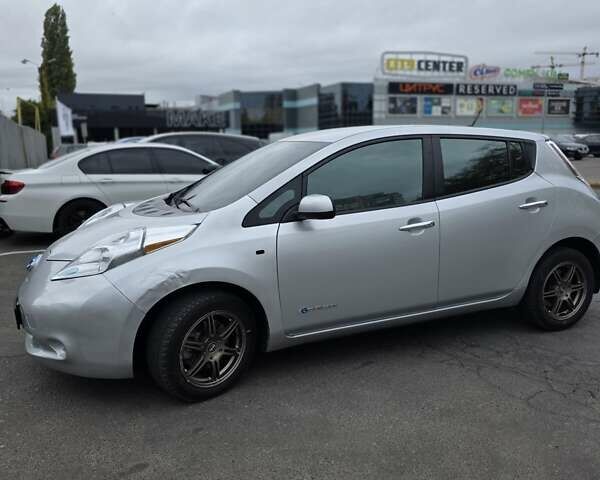 Серый Ниссан Лиф, объемом двигателя 0 л и пробегом 133 тыс. км за 6999 $, фото 11 на Automoto.ua