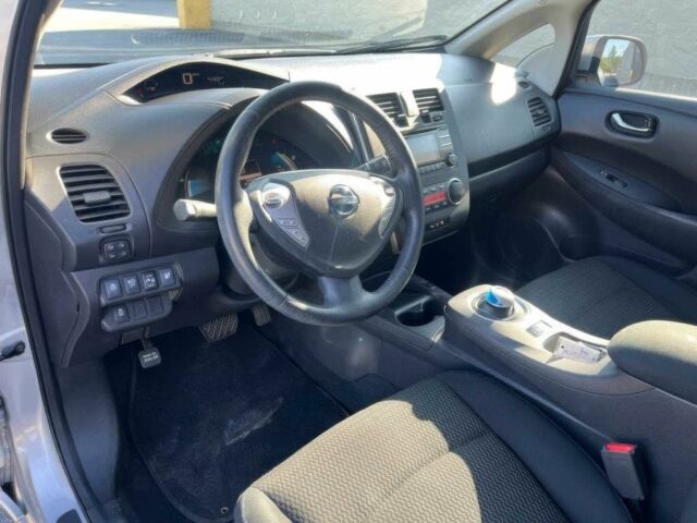 Серый Ниссан Лиф, объемом двигателя 0 л и пробегом 79 тыс. км за 4700 $, фото 7 на Automoto.ua