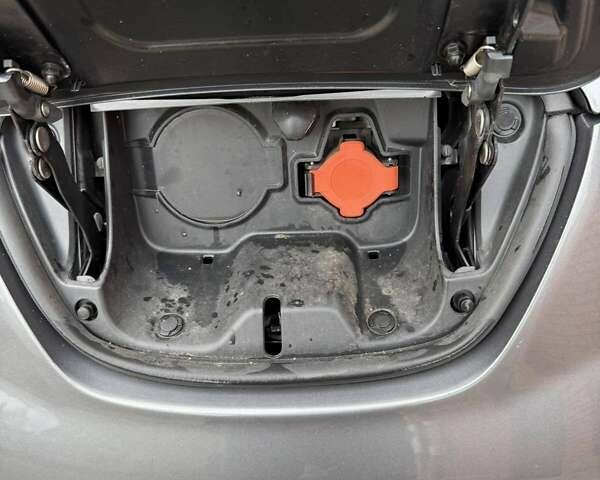 Серый Ниссан Лиф, объемом двигателя 0 л и пробегом 162 тыс. км за 7000 $, фото 12 на Automoto.ua