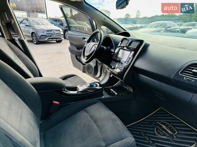 Серый Ниссан Лиф, объемом двигателя 0 л и пробегом 67 тыс. км за 8500 $, фото 22 на Automoto.ua