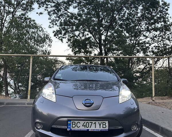 Серый Ниссан Лиф, объемом двигателя 0 л и пробегом 88 тыс. км за 10500 $, фото 6 на Automoto.ua