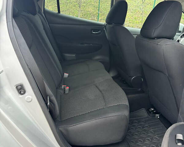 Серый Ниссан Лиф, объемом двигателя 0 л и пробегом 185 тыс. км за 7200 $, фото 11 на Automoto.ua