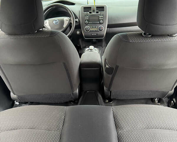 Серый Ниссан Лиф, объемом двигателя 0 л и пробегом 210 тыс. км за 12500 $, фото 23 на Automoto.ua