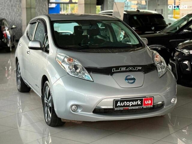 Сірий Ніссан Ліф, об'ємом двигуна 0 л та пробігом 112 тис. км за 8390 $, фото 2 на Automoto.ua