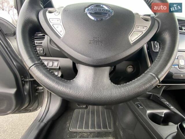 Серый Ниссан Лиф, объемом двигателя 0 л и пробегом 151 тыс. км за 5900 $, фото 22 на Automoto.ua
