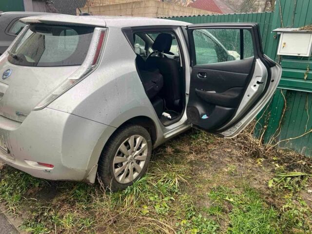 Серый Ниссан Лиф, объемом двигателя 0 л и пробегом 100 тыс. км за 2981 $, фото 4 на Automoto.ua