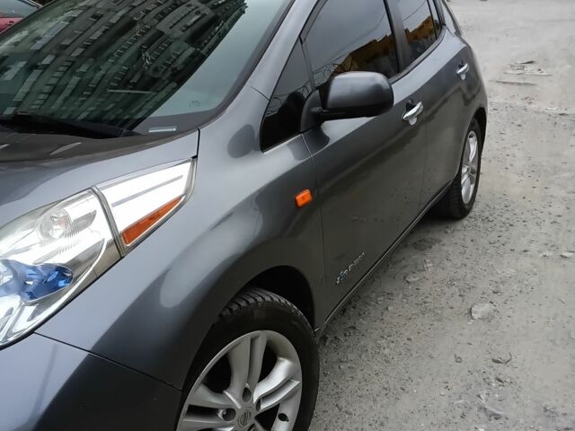 Серый Ниссан Лиф, объемом двигателя 0 л и пробегом 173 тыс. км за 5800 $, фото 1 на Automoto.ua