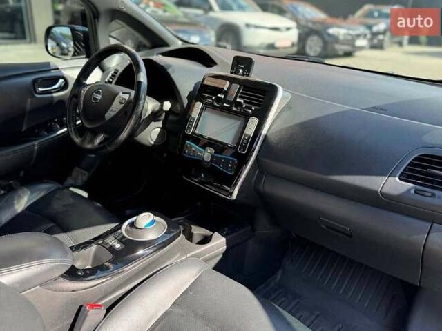 Серый Ниссан Лиф, объемом двигателя 0 л и пробегом 166 тыс. км за 12800 $, фото 14 на Automoto.ua