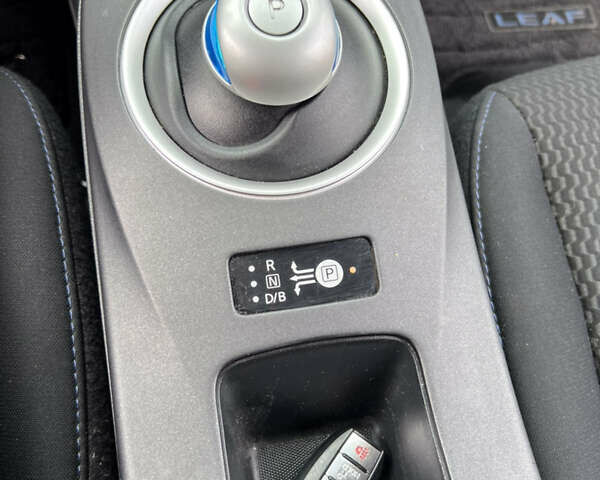 Серый Ниссан Лиф, объемом двигателя 0 л и пробегом 105 тыс. км за 11900 $, фото 27 на Automoto.ua