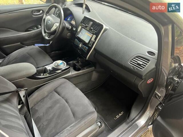 Серый Ниссан Лиф, объемом двигателя 0 л и пробегом 130 тыс. км за 9000 $, фото 20 на Automoto.ua