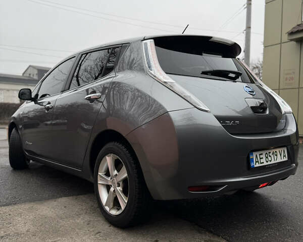 Серый Ниссан Лиф, объемом двигателя 0 л и пробегом 142 тыс. км за 8500 $, фото 6 на Automoto.ua