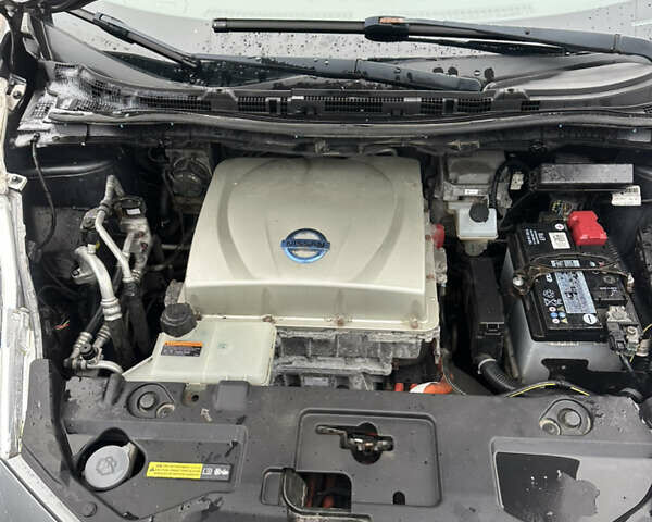 Серый Ниссан Лиф, объемом двигателя 0 л и пробегом 146 тыс. км за 7200 $, фото 5 на Automoto.ua