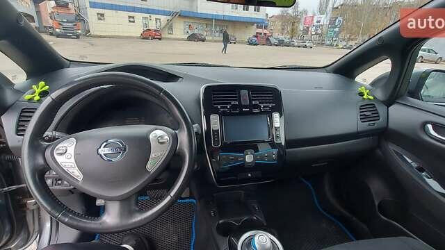 Серый Ниссан Лиф, объемом двигателя 0 л и пробегом 127 тыс. км за 8000 $, фото 14 на Automoto.ua
