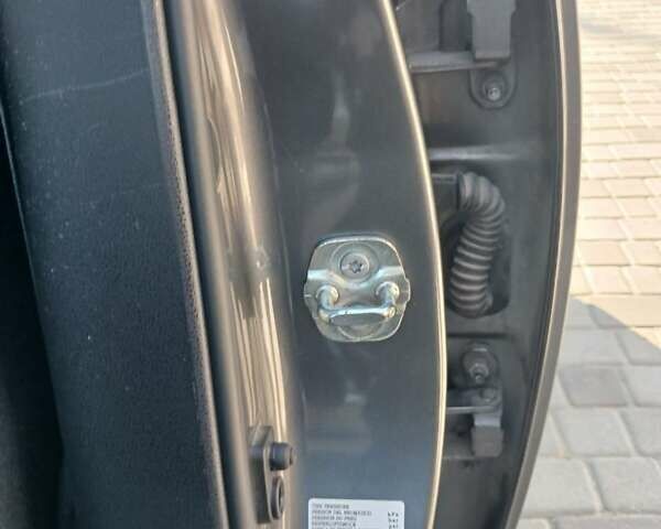 Серый Ниссан Лиф, объемом двигателя 0 л и пробегом 119 тыс. км за 7100 $, фото 32 на Automoto.ua