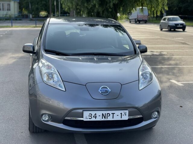 Серый Ниссан Лиф, объемом двигателя 0 л и пробегом 100 тыс. км за 6500 $, фото 1 на Automoto.ua