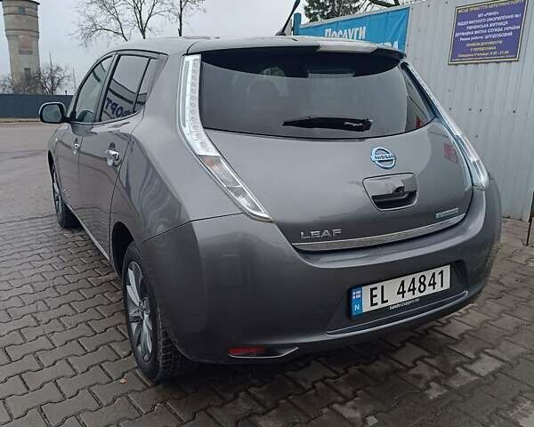 Серый Ниссан Лиф, объемом двигателя 0 л и пробегом 100 тыс. км за 6450 $, фото 16 на Automoto.ua