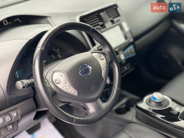 Сірий Ніссан Ліф, об'ємом двигуна 0 л та пробігом 111 тис. км за 7300 $, фото 33 на Automoto.ua