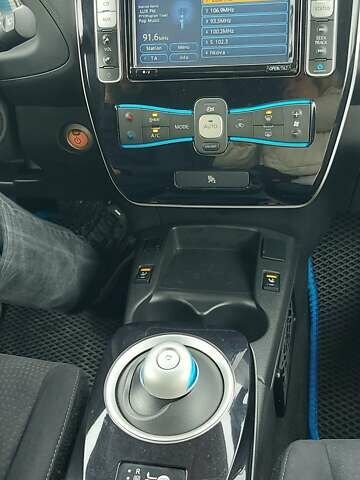 Серый Ниссан Лиф, объемом двигателя 0 л и пробегом 127 тыс. км за 8000 $, фото 7 на Automoto.ua