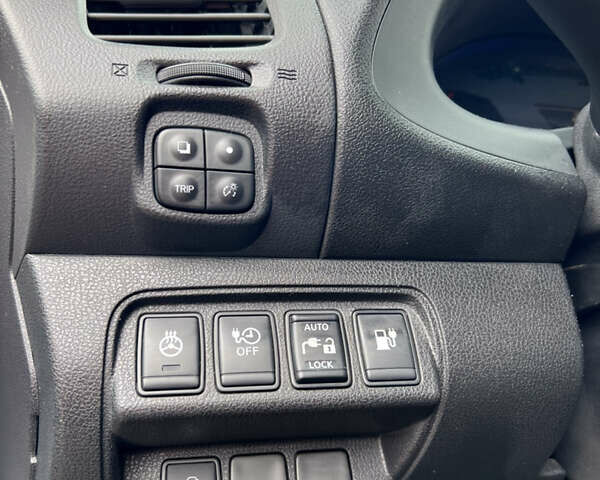 Серый Ниссан Лиф, объемом двигателя 0 л и пробегом 105 тыс. км за 11900 $, фото 20 на Automoto.ua