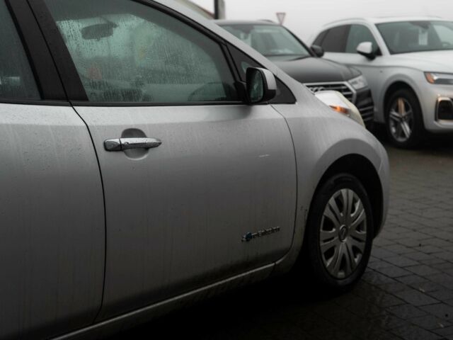 Серый Ниссан Лиф, объемом двигателя 0 л и пробегом 174 тыс. км за 5800 $, фото 10 на Automoto.ua